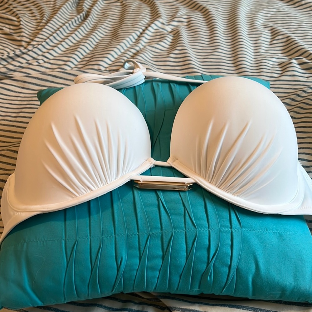 Victoria’s Secret bathing suit top 36DD brand new *never worn*